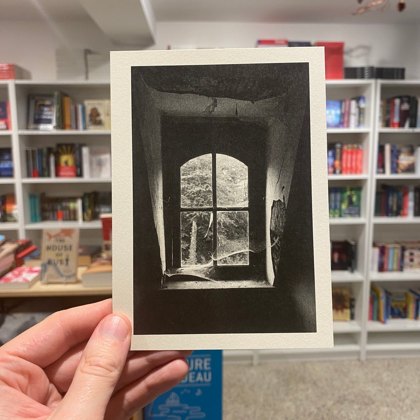 Carte postale | Postcard - La fenêtre - coll. Poussière